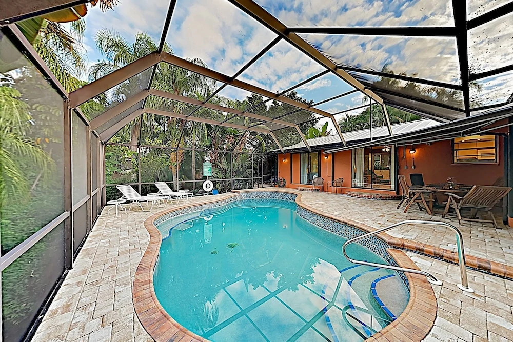 Tropical Gem on Water - 3 Br Home