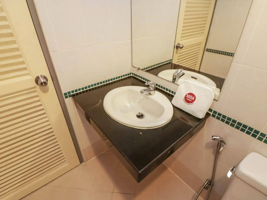 NIDA Rooms Patong Silk House