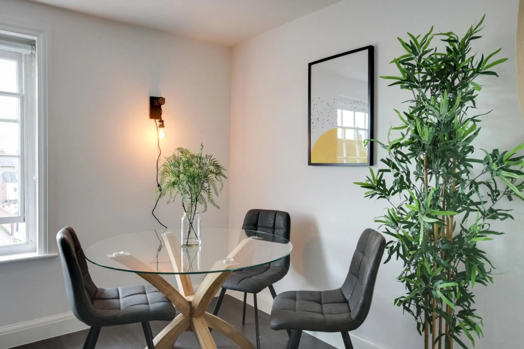 Beautiful Chelmsford Apartment - Free Parking