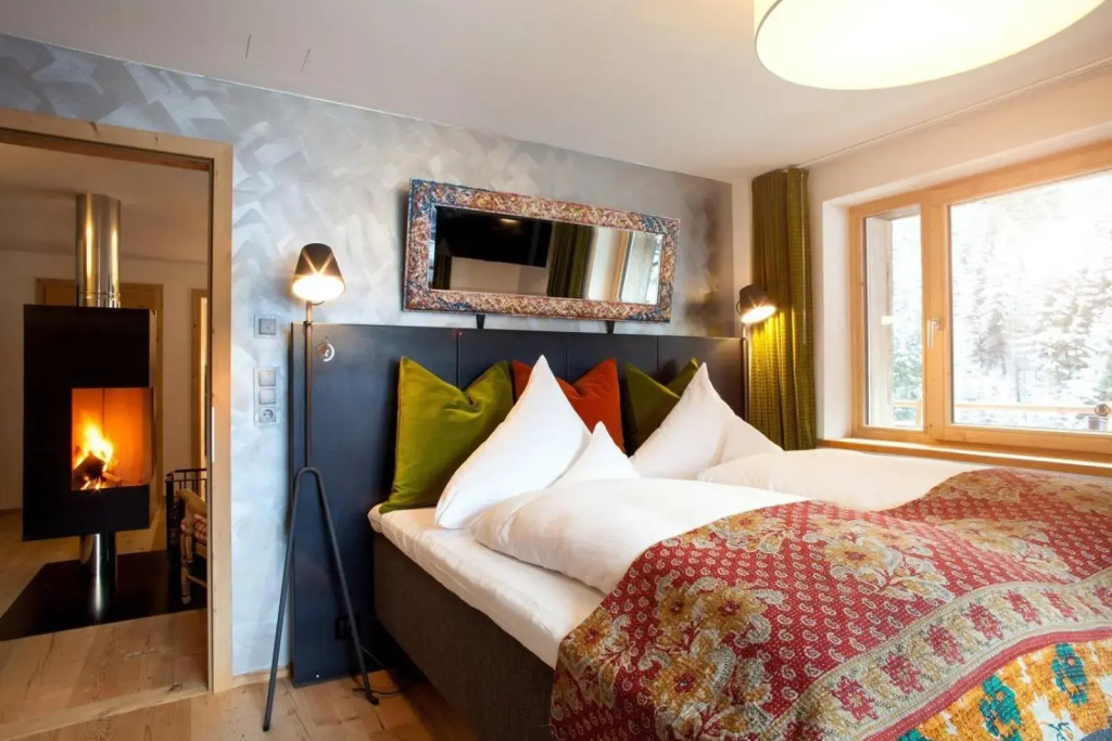 Raffls Tyrol Hotel