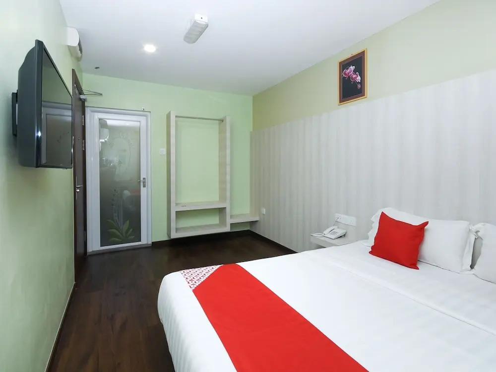 Oyo 43990 Sunshine Inn