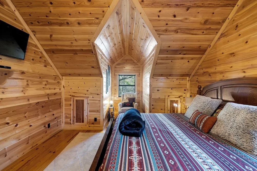 Broken Bow Family Cabin w/ Private Hot Tub!