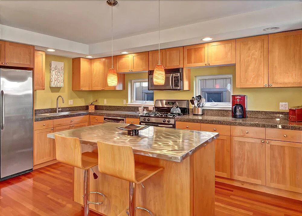 Stroll to the Troll Townhouse - Three Bedroom Home with Fireplace