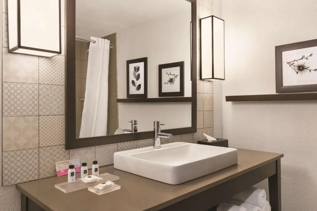 Country Inn & Suites by Radisson, Valparaiso, IN