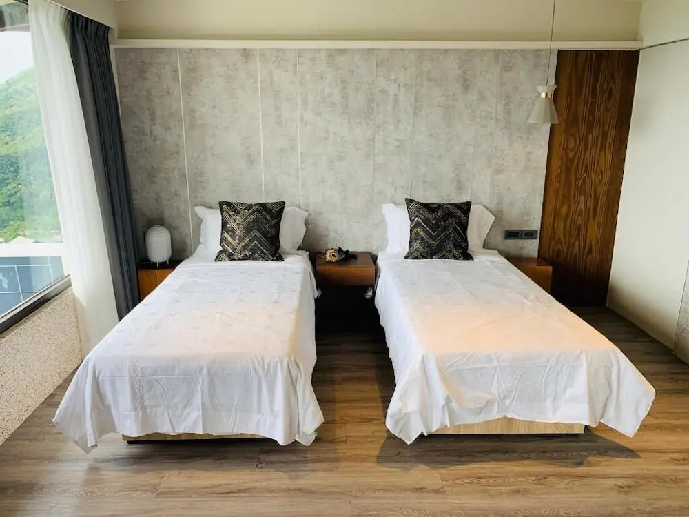 Two Easy Inn