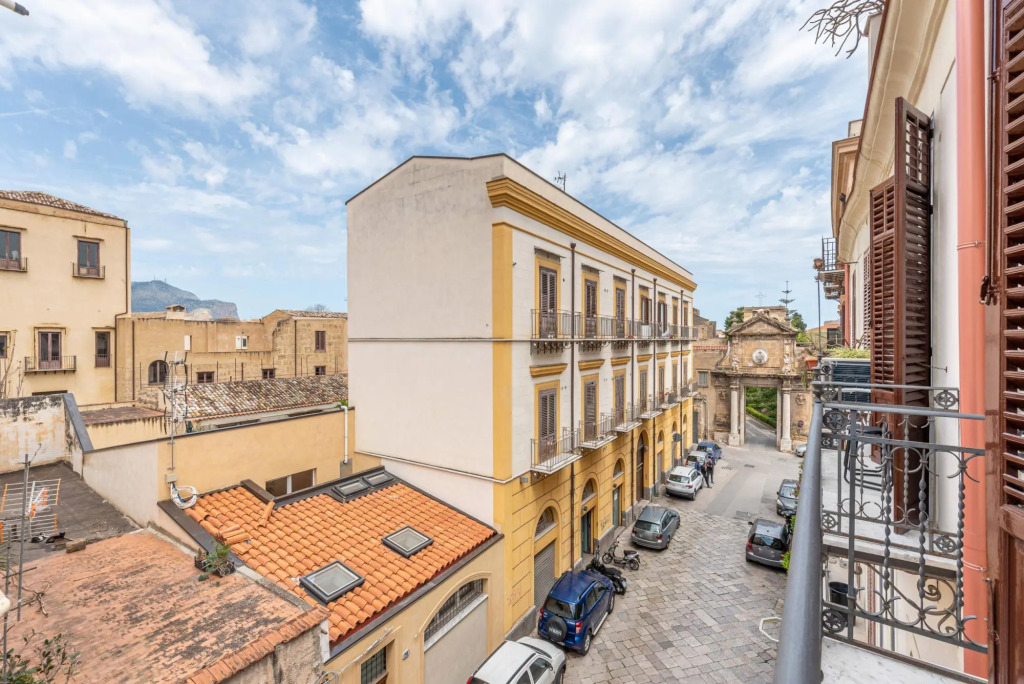 Stylish Apt Near Piazza Magione by Wonderful Italy