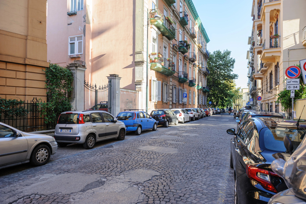 Via Aniello Falcone 72b