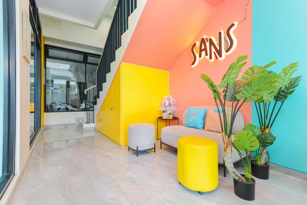 Sans Hotel Clover Ace Surabaya by RedDoorz