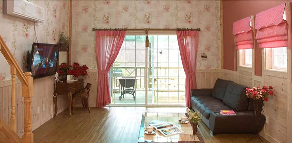 Yangsan Chickweed & Flower Pension