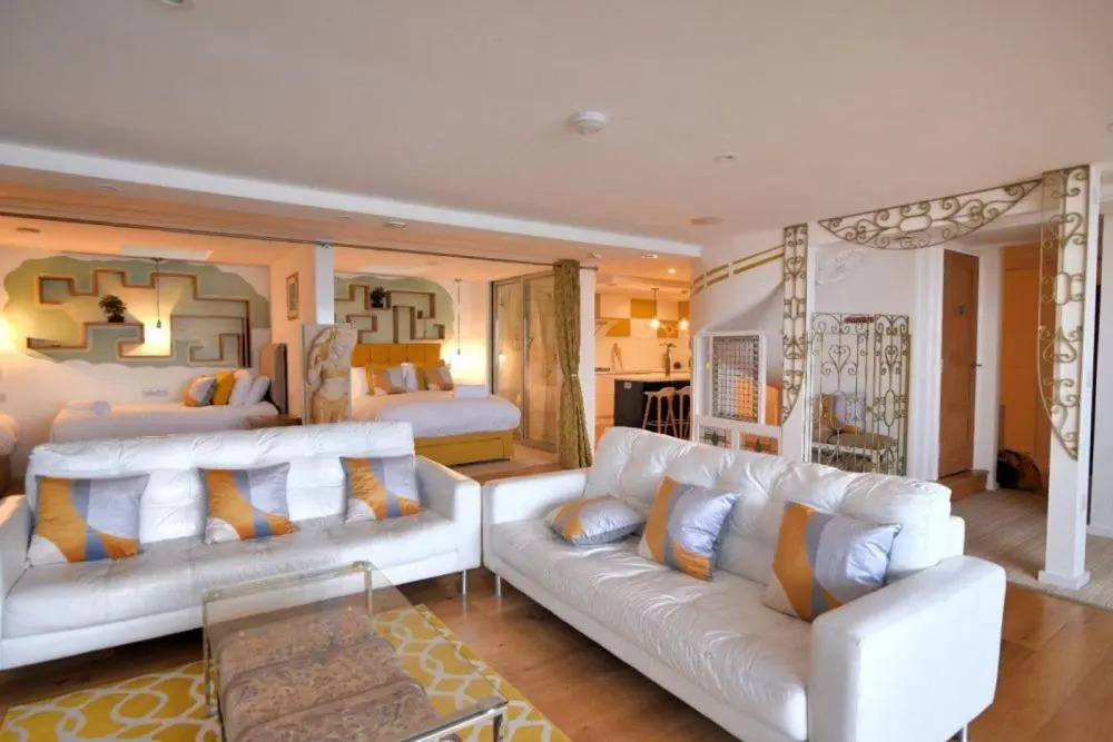 Largigi offering two amazing panoramic sea front apartments
