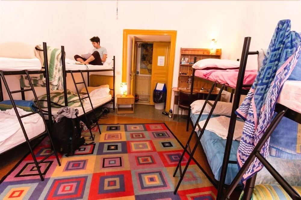 SUNSHINE HOSTEL