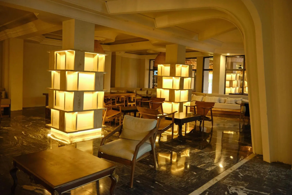 LAUR HOTELS Experience & Elegance