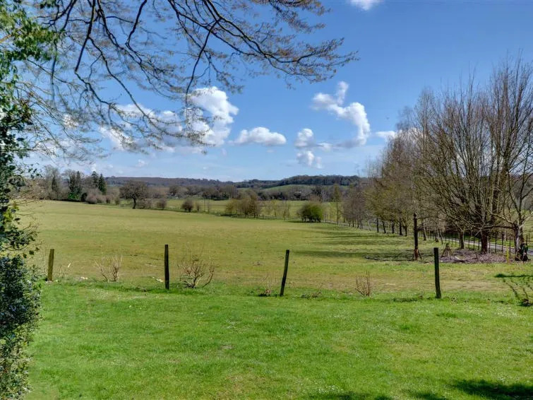3 Bed in Hartfield oc-tw653