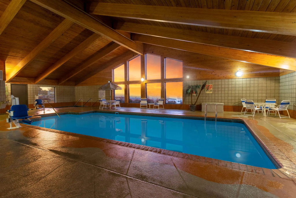 AmericInn by Wyndham Hartford WI