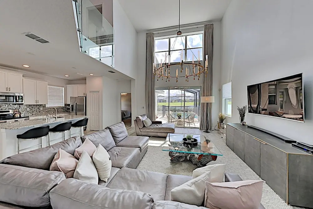 Storey Lake All-suite W/ Private Pool & Spa 5 Bedroom Home
