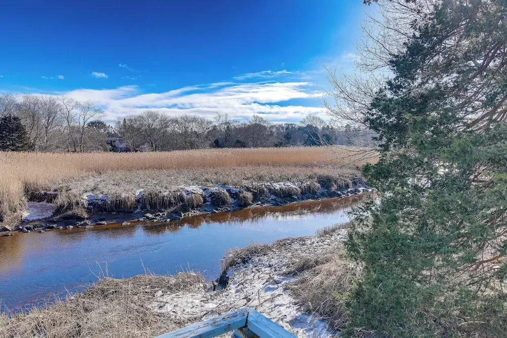 Riverfront Kingston Cottage w/ Deck, 2 Mi to Beach