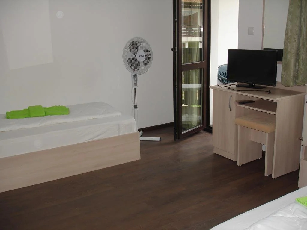 Guest House Aja