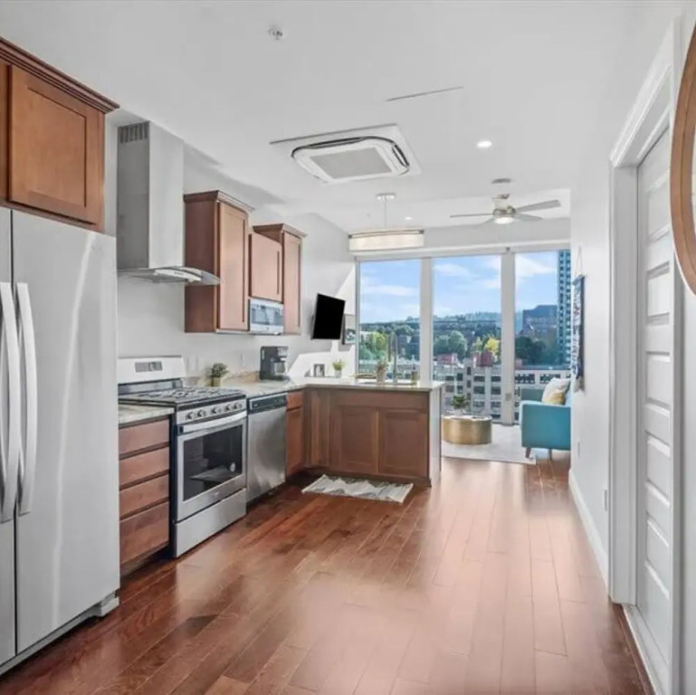 Cozysuites Modern 1BR PPG Paints Arena Pitts