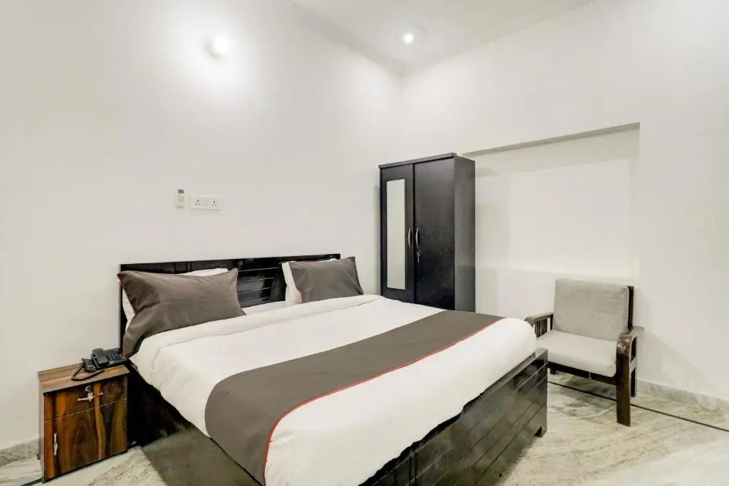Collection O 76649 BJ Residency