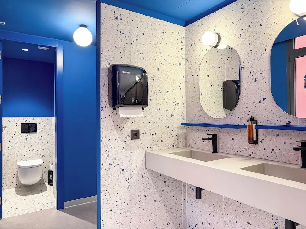 Coeo Hernan Ruiz Rooftop Pool Hostel