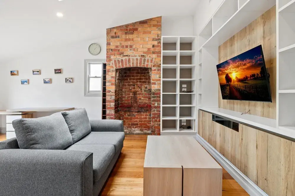 Light-filled House Close to Cafes and Parks