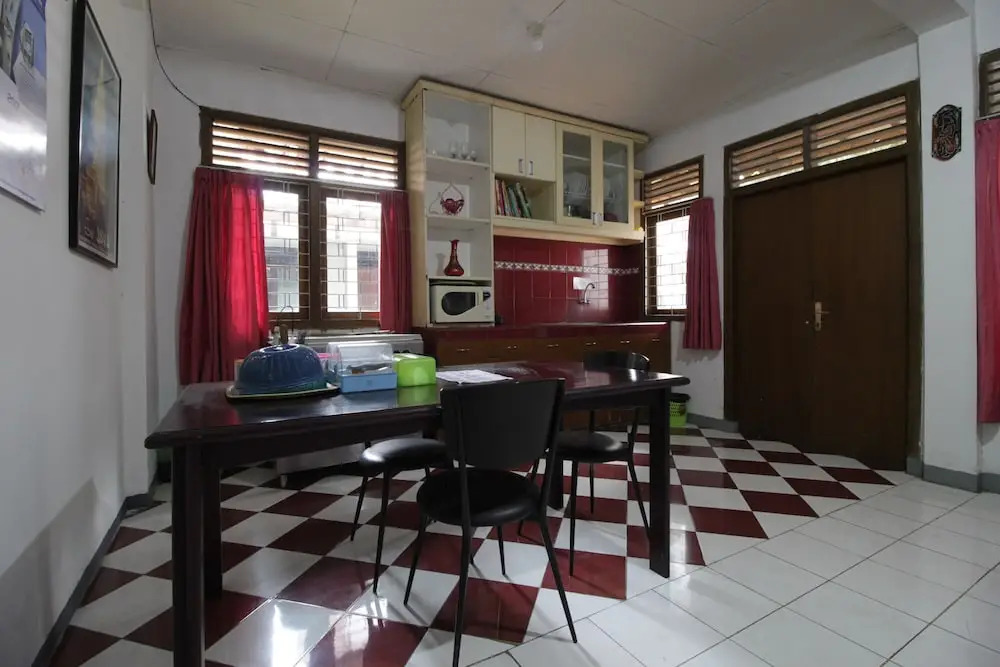 RedDoorz @ Jalan Bangka 2