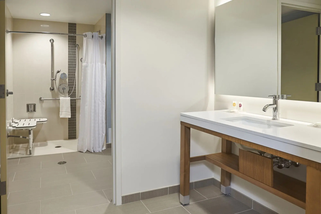 Hyatt Place Toronto Mississauga and Luxe Convention Centre