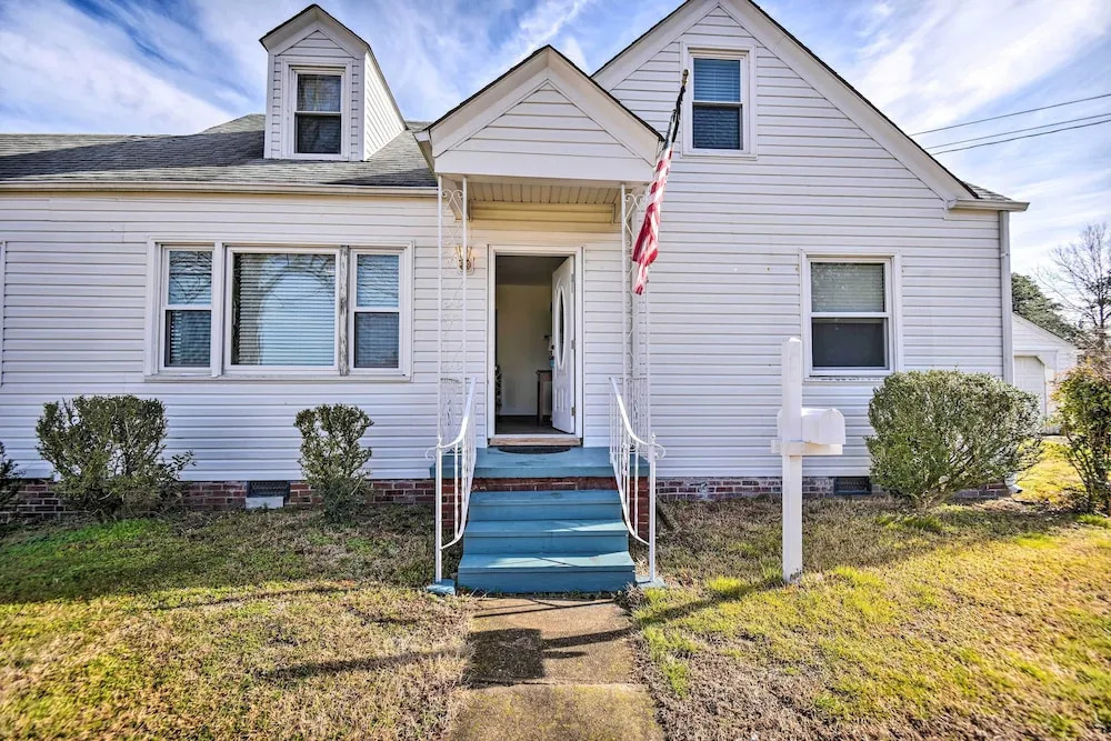 Portsmouth Waterfront Vacation Rental w/ Deck