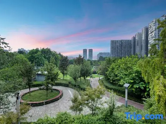 Gushu Yashe Garden Hotel (Du Fu Thatched Cottage Museum Dongpo Road Subway Station)