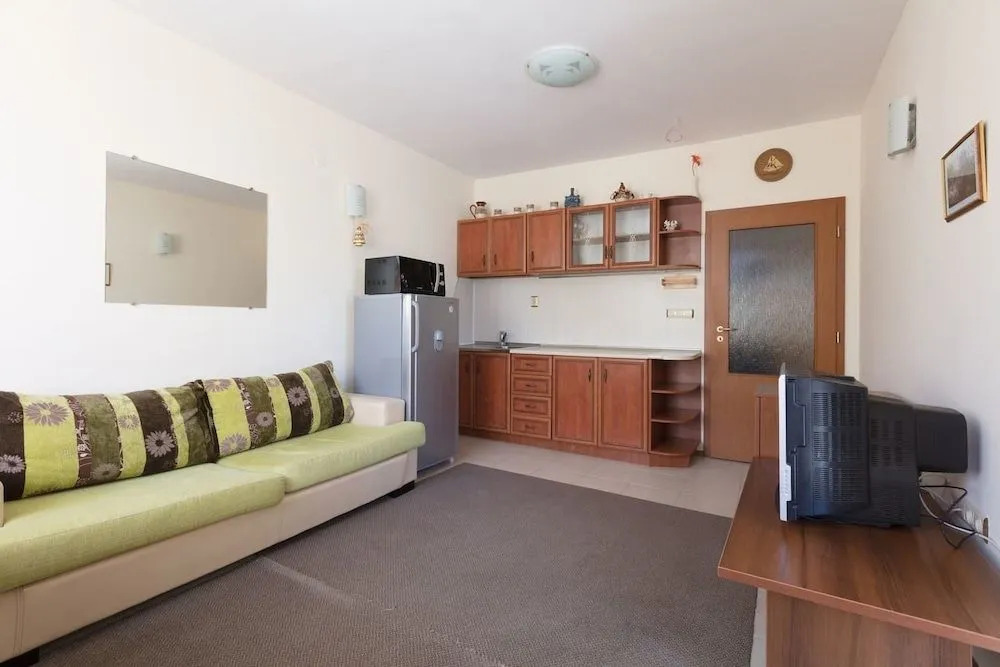 Two Bedroom Apartment with Kitchen
