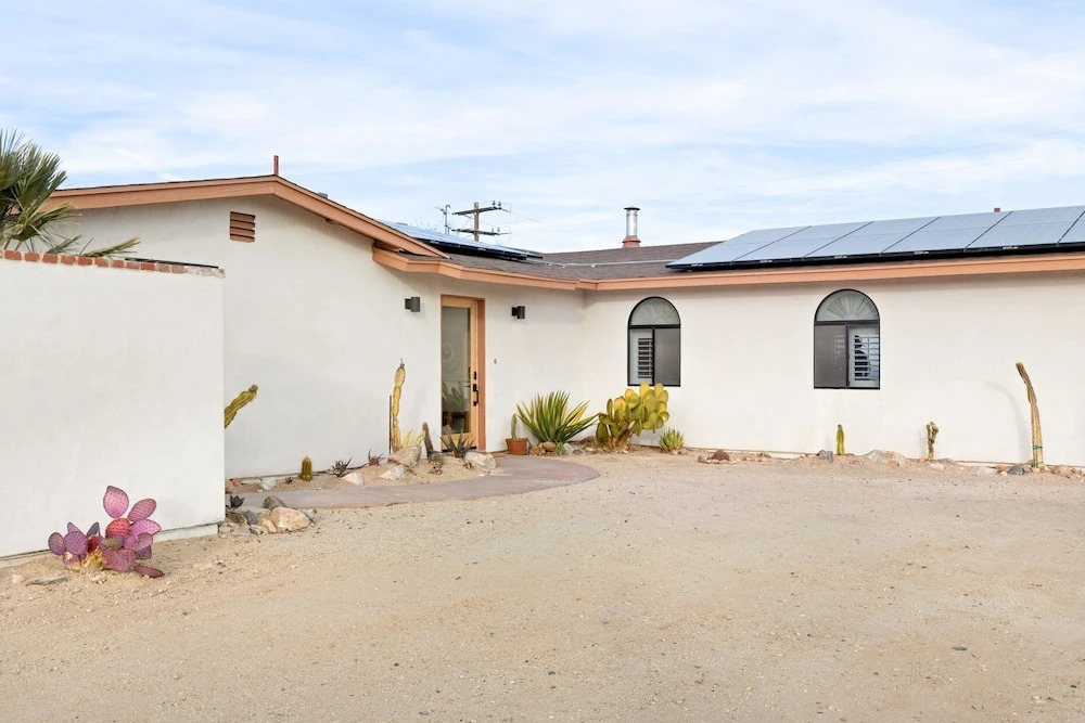 Terracasa - Hot Tub, Fire Pit, Outdoor Shower & Endless Views 2 Bedroom Home by RedAwning