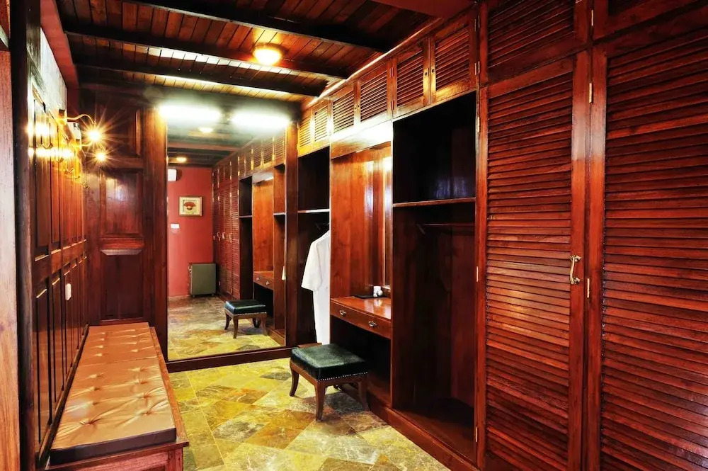 Crest Villa Mansion