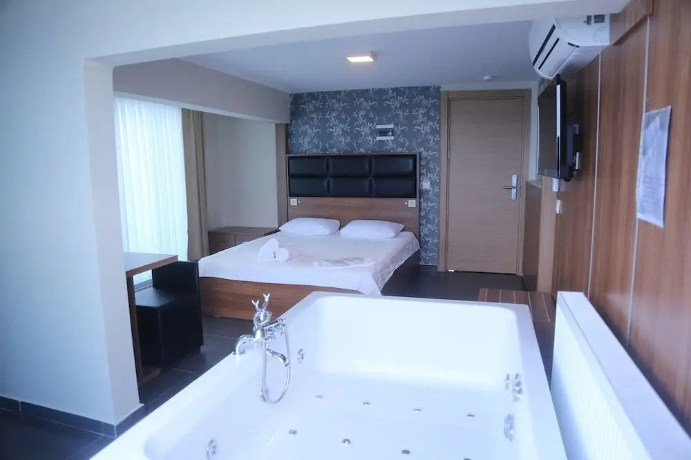 Bayraktar Hotel