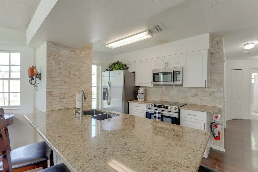 8 Mi to Disney: Resort-style Condo w/ Pool Access