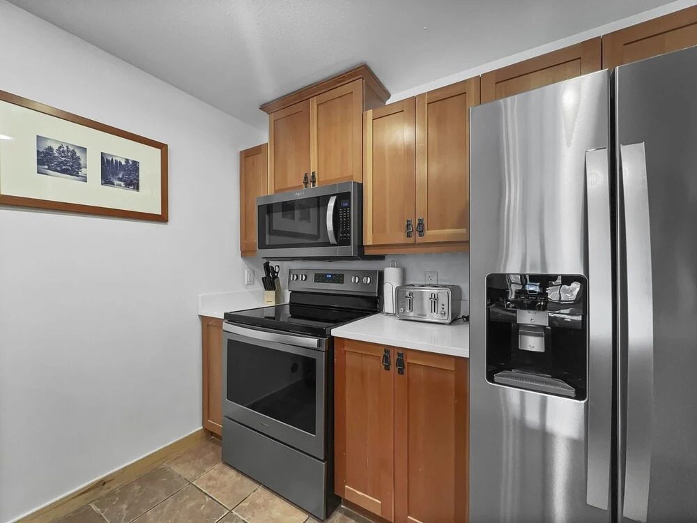 Inviting and Spacious Condo In The Heart of Center Village - PP416 by Redawning