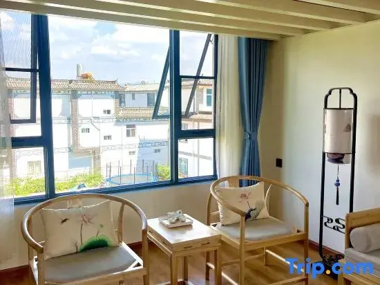 Lawn | Juean Caoping Dujia Garden Homestay (Erhai Longkan Wharf)