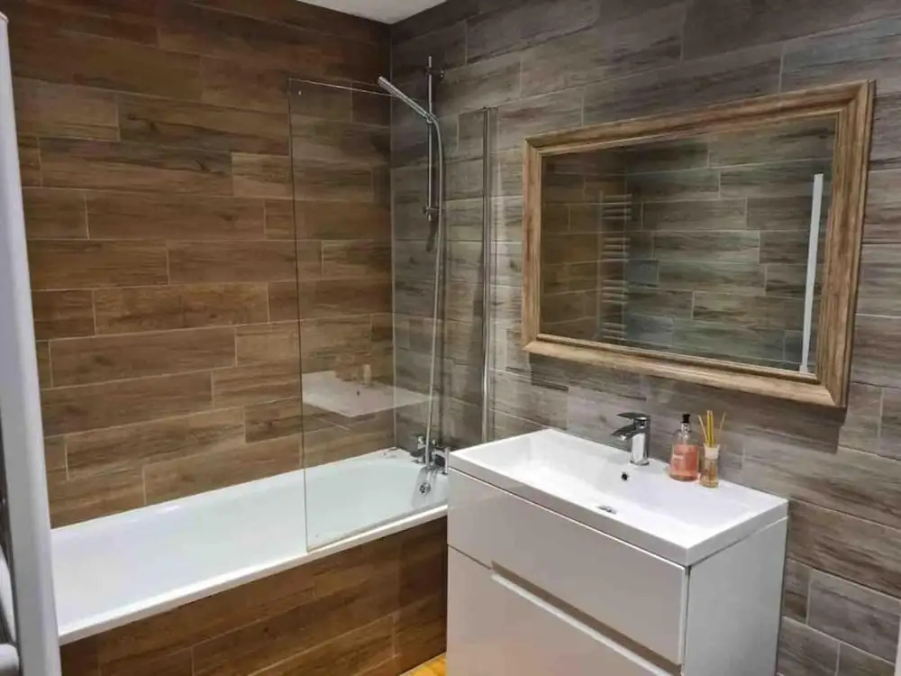 Apartment Sleeps 6 With Hot Tub