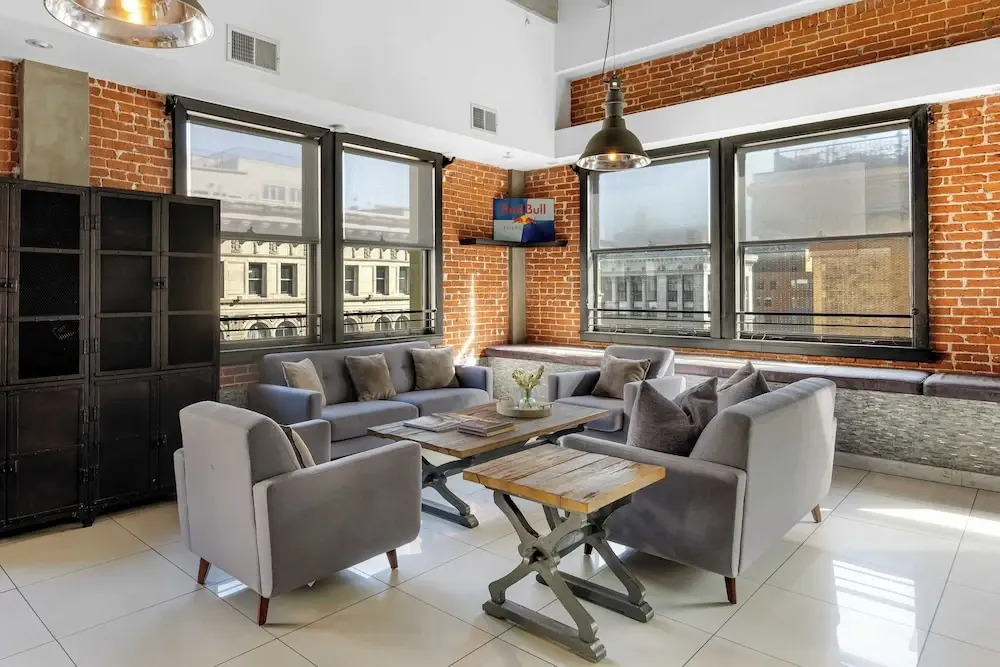 Skyline Lofts by Avantstay: a Multi-level Industrial-chic Retreat in Dtla With Rooftop Views, Soaring Ceilings & Steps to Dining, Music & Culture