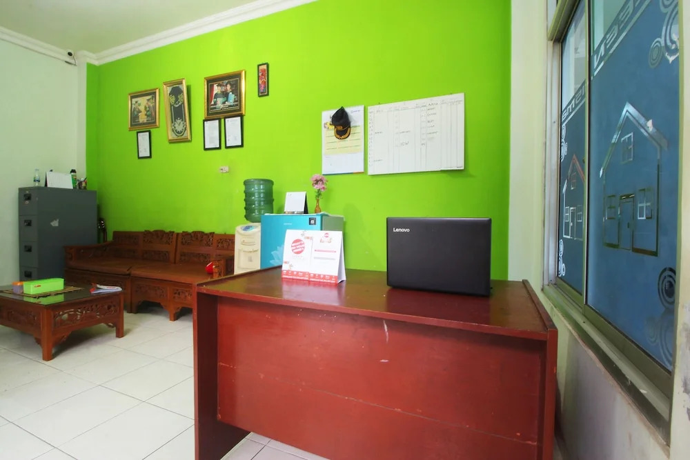 RedDoorz at Guesthouse Oemah Opa Metro Lampung