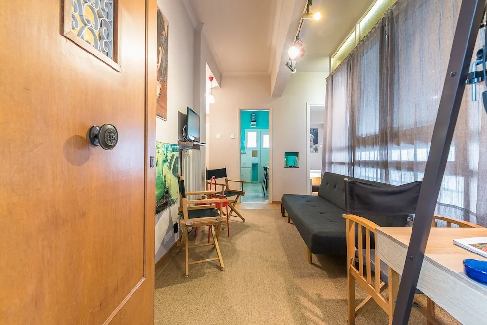 Bright 2 Bed Apartment by Cloudkeys