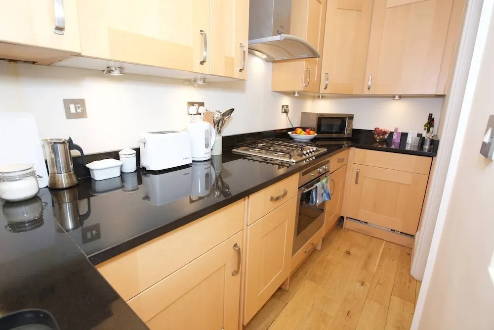 2BR Apt With Garden Near Clapham High Street Station