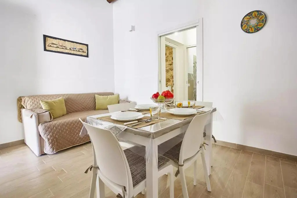 Casale Sammartano - Appartamenti con piscina comune