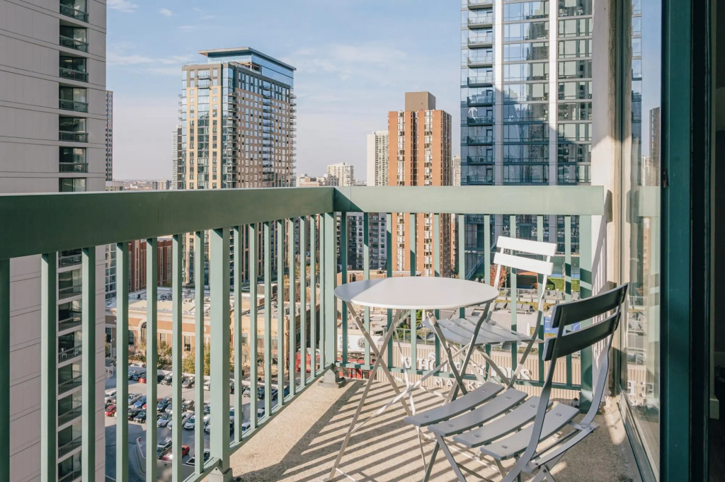 Chicago | Stunning 1BD/1BA River North Apartment