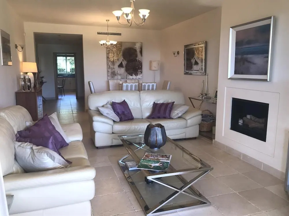Apartment with Sea Views and Own Garden