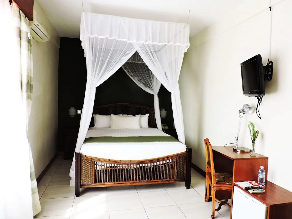 Mosa Court Suites