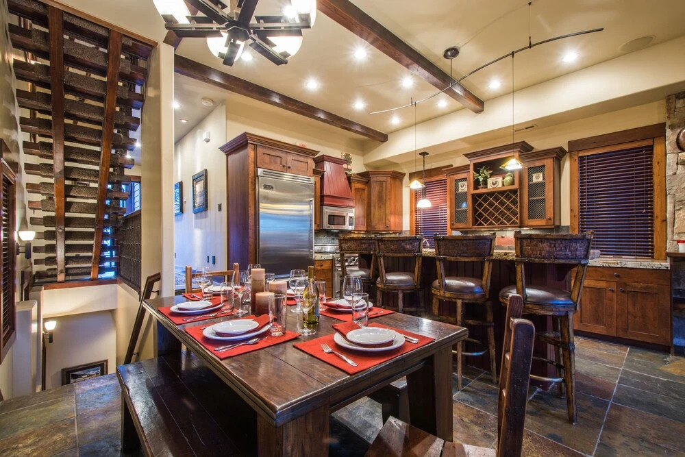 Slopeside 4 bedroom Townhome by All Seasons Resort Lodging