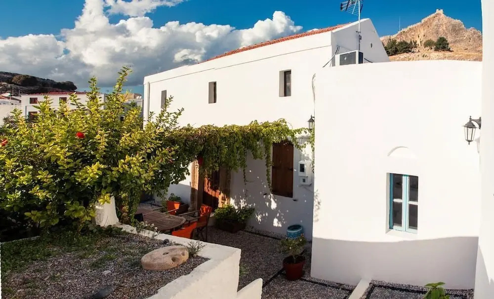 CasaLindos Traditional Houses & studios