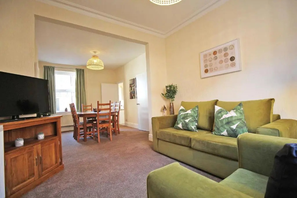 Close to the City, Classic Chester Home to sleep 6