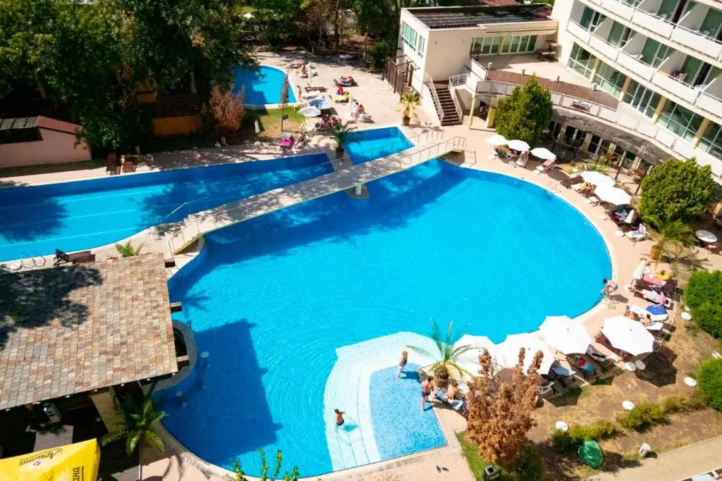 Grand Hotel Nirvana