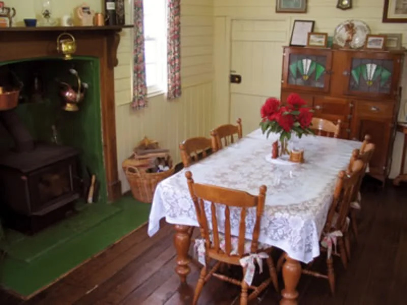 Angels Aisle Cottages & Cafe